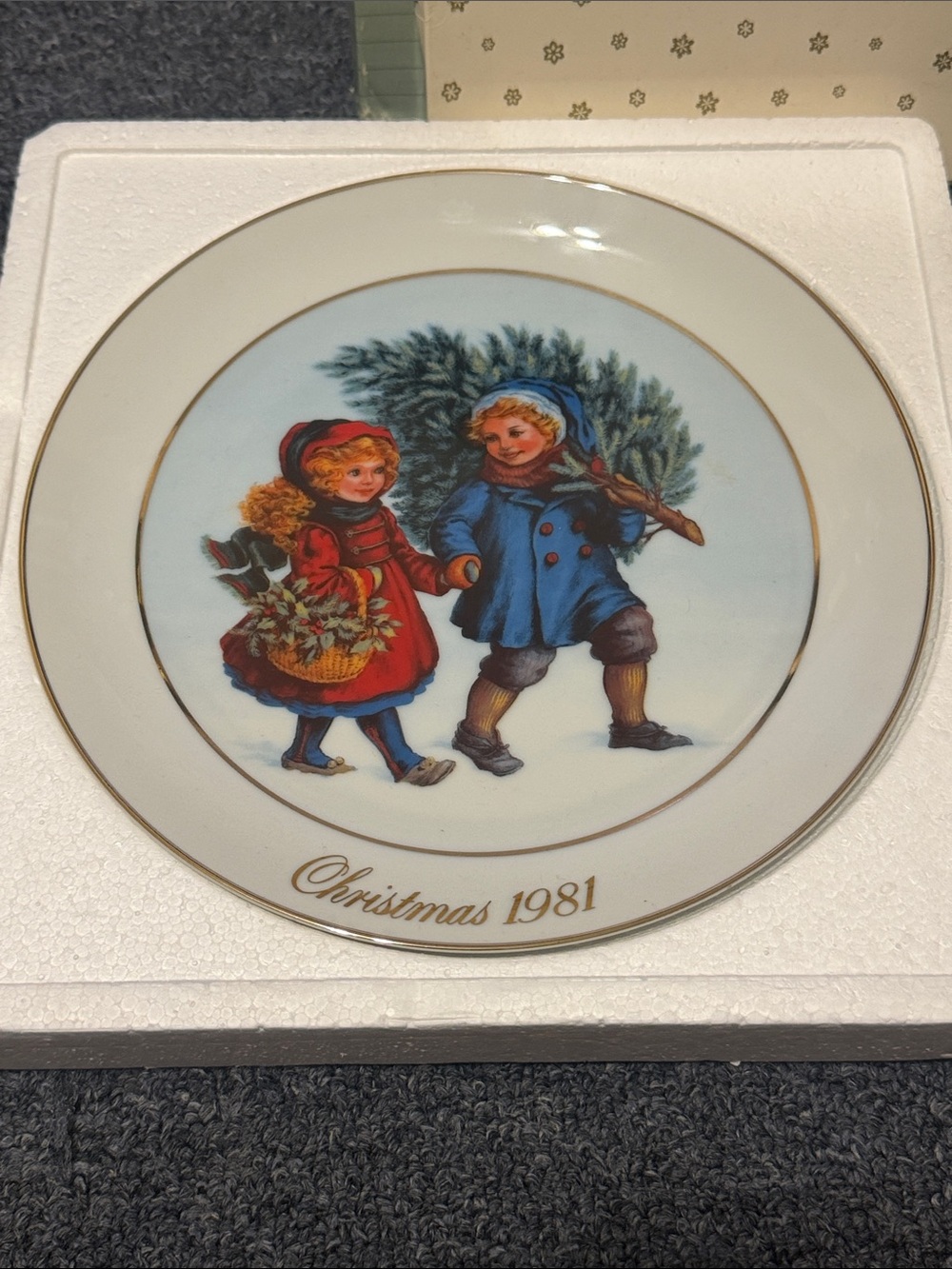 2981 Vintage Avon Christmas Decorative Plate - 22K gold trim.